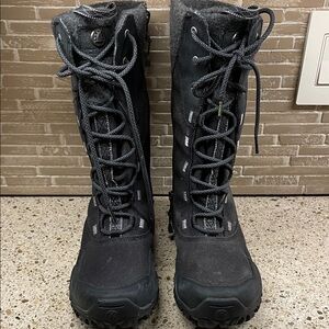 Women's Black Winter Lace-Up Boots
